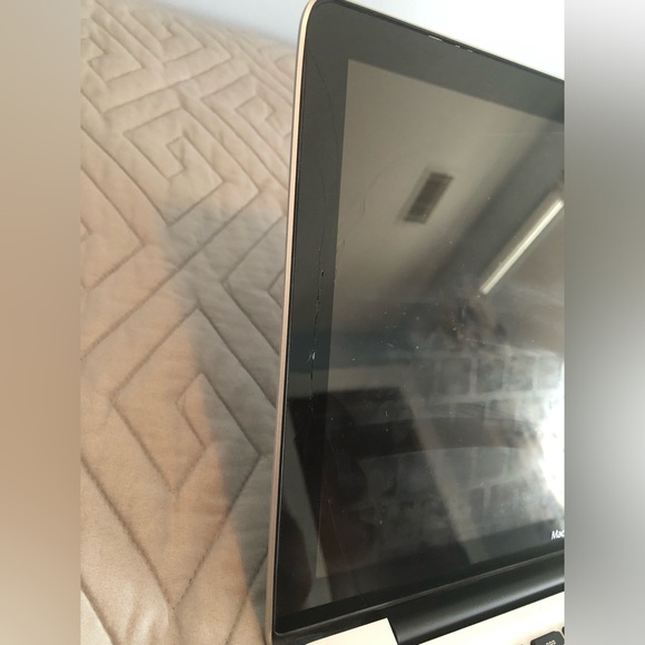 MacBook - Picture 9 of 9